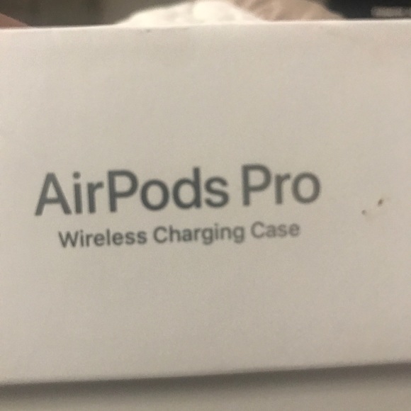 AirPods Pro and charging case, box - Picture 7 of 7